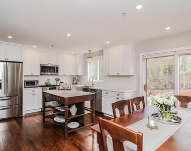 14 Georgetowne - Photo Thumbnail 8