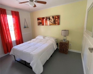 26900 N Riverside Drive - Photo Thumbnail 8