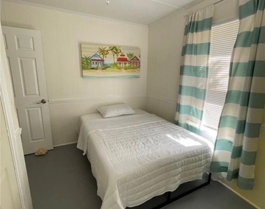 26900 N Riverside Drive - Photo Thumbnail 4
