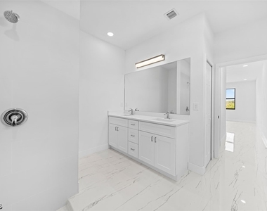 2618 69th Street W - Photo Thumbnail 14
