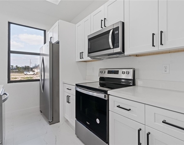 2618 69th Street W - Photo Thumbnail 10