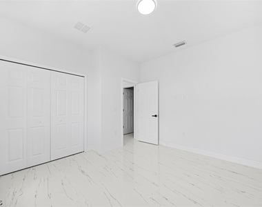 2618 69th Street W - Photo Thumbnail 11