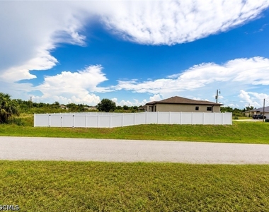 2618 69th Street W - Photo Thumbnail 8