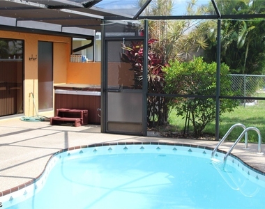 3402 Se 11th Avenue - Photo Thumbnail 4
