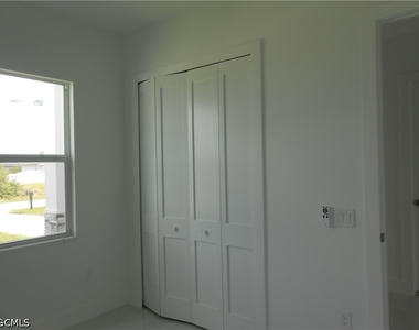 320 Poplar Street - Photo Thumbnail 4