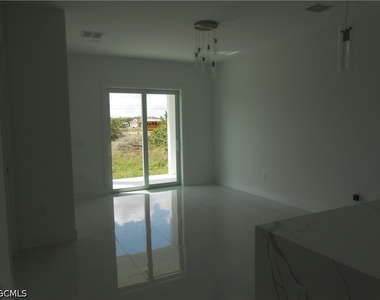 320 Poplar Street - Photo Thumbnail 11