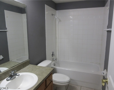 922 Eisenhower Boulevard - Photo Thumbnail 6