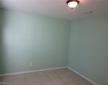 922 Eisenhower Boulevard - Photo Thumbnail 3