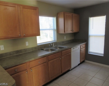 922 Eisenhower Boulevard - Photo Thumbnail 12