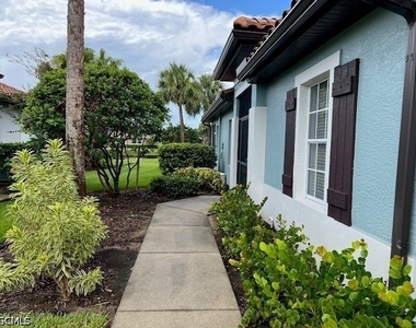 10541 Diamante Way - Photo Thumbnail 2