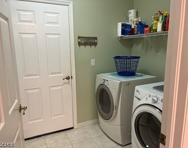 10541 Diamante Way - Photo Thumbnail 17