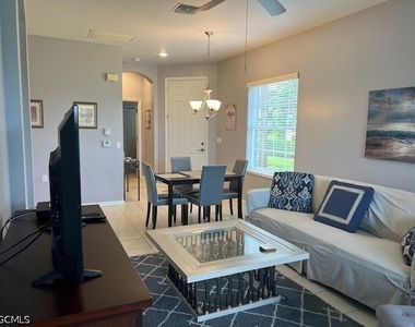 10541 Diamante Way - Photo Thumbnail 5