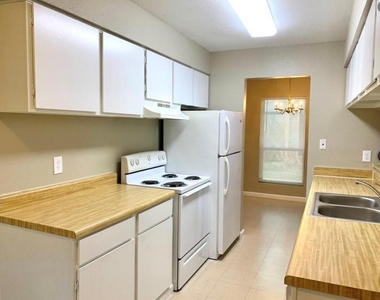 2200 Cypress Landing Drive - Photo Thumbnail 3