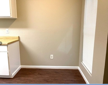 2200 Cypress Landing Drive - Photo Thumbnail 7