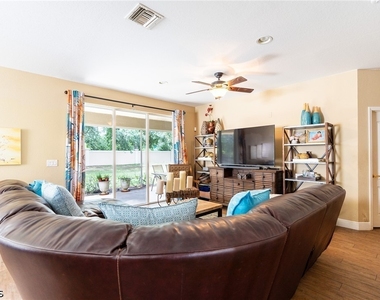 8713 Pegasus Drive - Photo Thumbnail 10