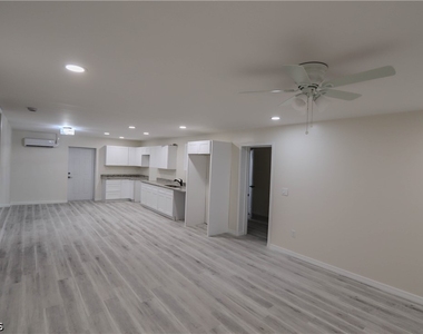 2222 Unity Avenue - Photo Thumbnail 4