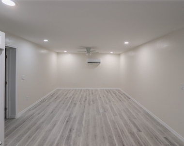 2222 Unity Avenue - Photo Thumbnail 3