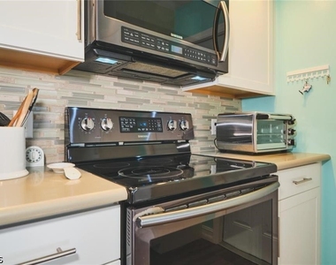 14652 Sagamore Court - Photo Thumbnail 7