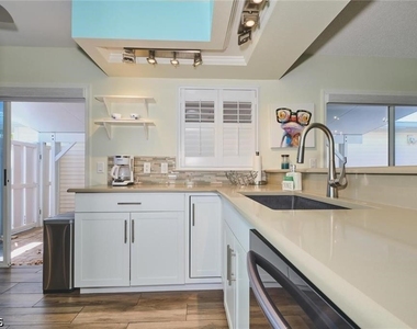 14652 Sagamore Court - Photo Thumbnail 6