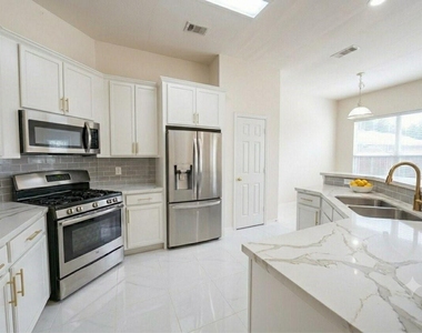 6015 Ida Rose Court - Photo Thumbnail 17