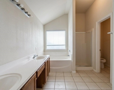 6015 Ida Rose Court - Photo Thumbnail 21