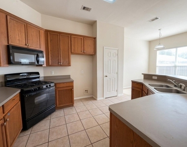 6015 Ida Rose Court - Photo Thumbnail 15