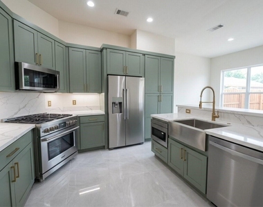 6015 Ida Rose Court - Photo Thumbnail 16