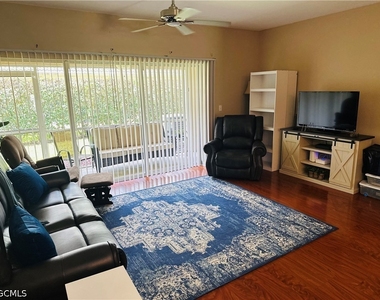 10091 Pacific Pines Avenue - Photo Thumbnail 6