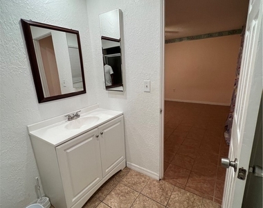 3923 Se 12th Avenue - Photo Thumbnail 6
