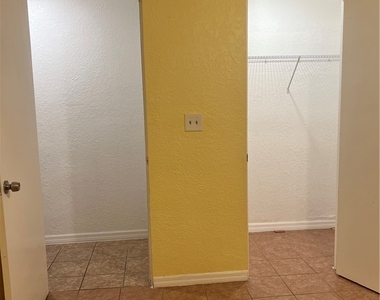 3923 Se 12th Avenue - Photo Thumbnail 8