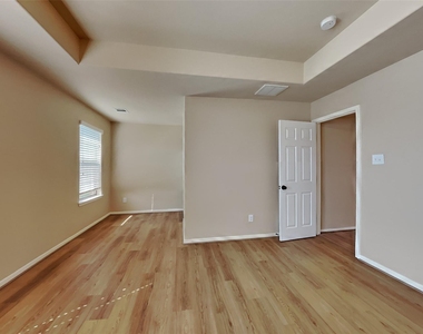 19715 Seabury Path Court - Photo Thumbnail 8