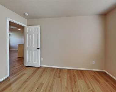 19715 Seabury Path Court - Photo Thumbnail 12