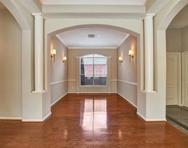 1110 Parkhaven Lane - Photo Thumbnail 8