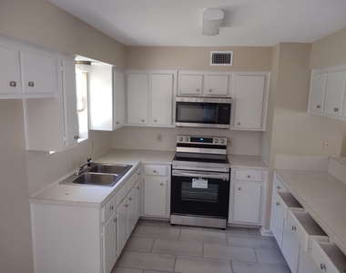 102 Libby Circle - Photo Thumbnail 5