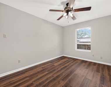 102 Libby Circle - Photo Thumbnail 33