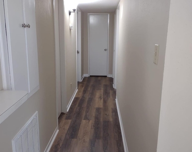 102 Libby Circle - Photo Thumbnail 13