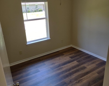 102 Libby Circle - Photo Thumbnail 23