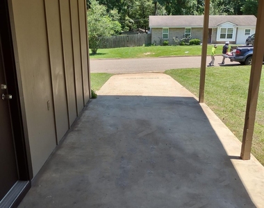 102 Libby Circle - Photo Thumbnail 3