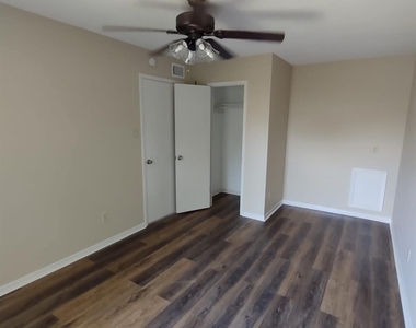 102 Libby Circle - Photo Thumbnail 14