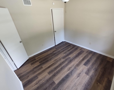 102 Libby Circle - Photo Thumbnail 18