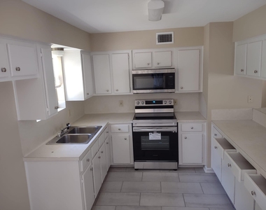 102 Libby Circle - Photo Thumbnail 8