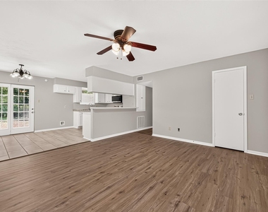 102 Libby Circle - Photo Thumbnail 9