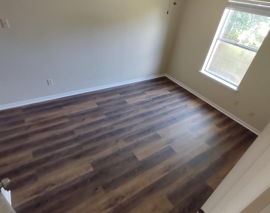 102 Libby Circle - Photo Thumbnail 21