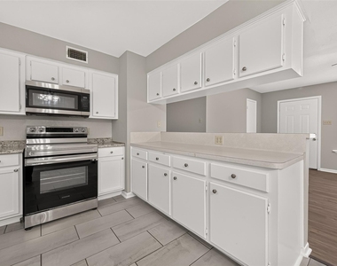 102 Libby Circle - Photo Thumbnail 16