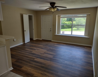 102 Libby Circle - Photo Thumbnail 11