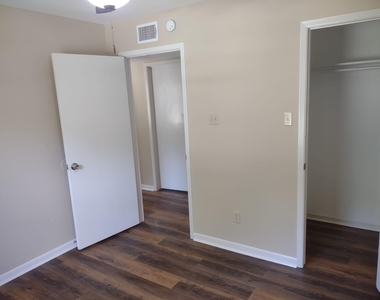 102 Libby Circle - Photo Thumbnail 16