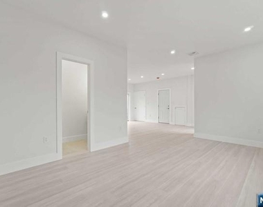 417 A Frances - Photo Thumbnail 8