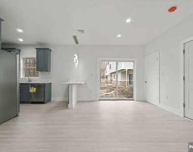 417 A Frances - Photo Thumbnail 14
