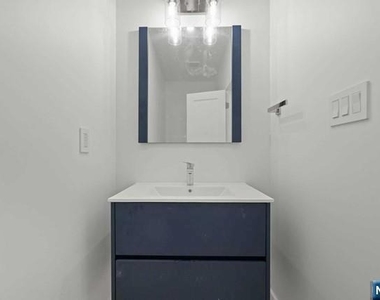 417 A Frances - Photo Thumbnail 16