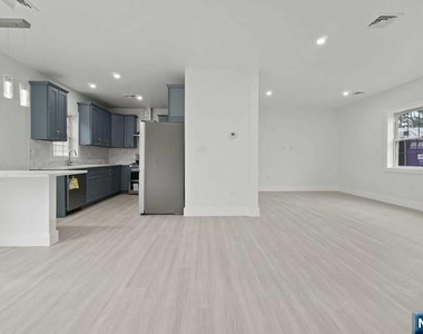 417 A Frances - Photo Thumbnail 7